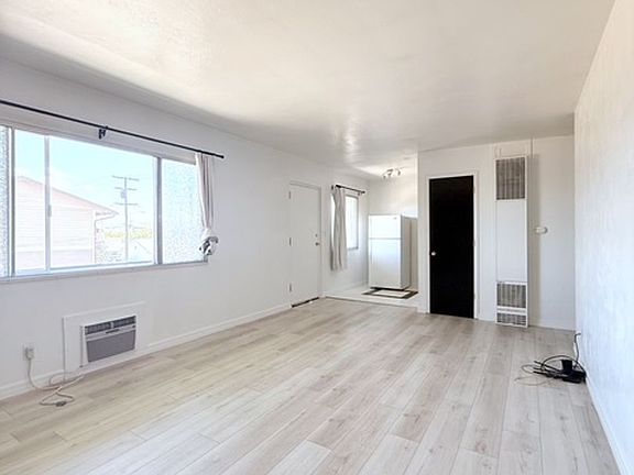 3rd image of 426 Moran St #7