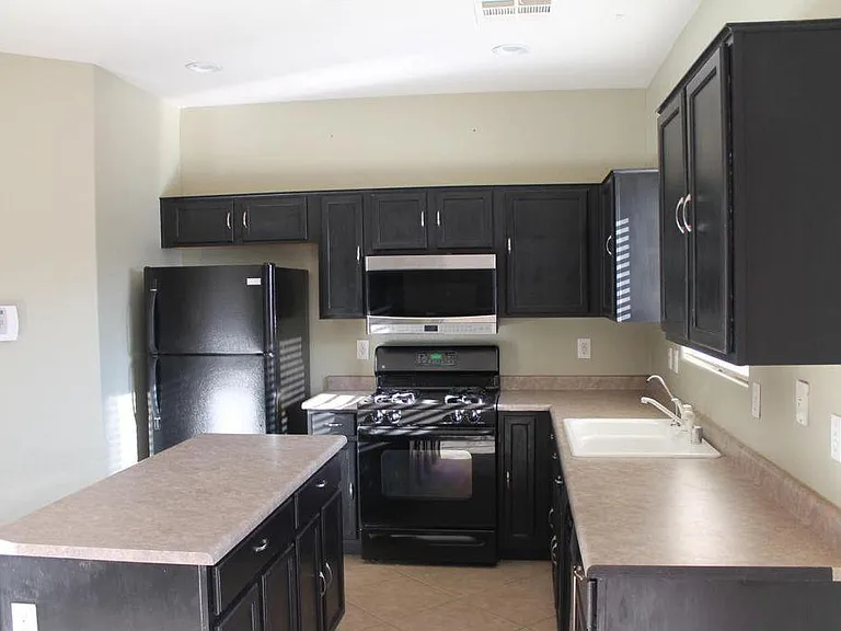 2012 S 85th Ln — Photo 7