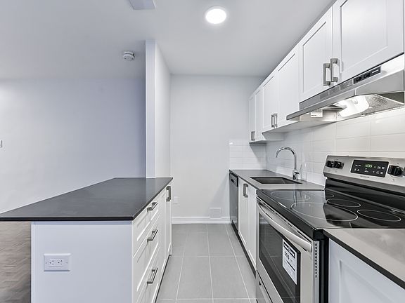 5th image of 149 Saint George St #106