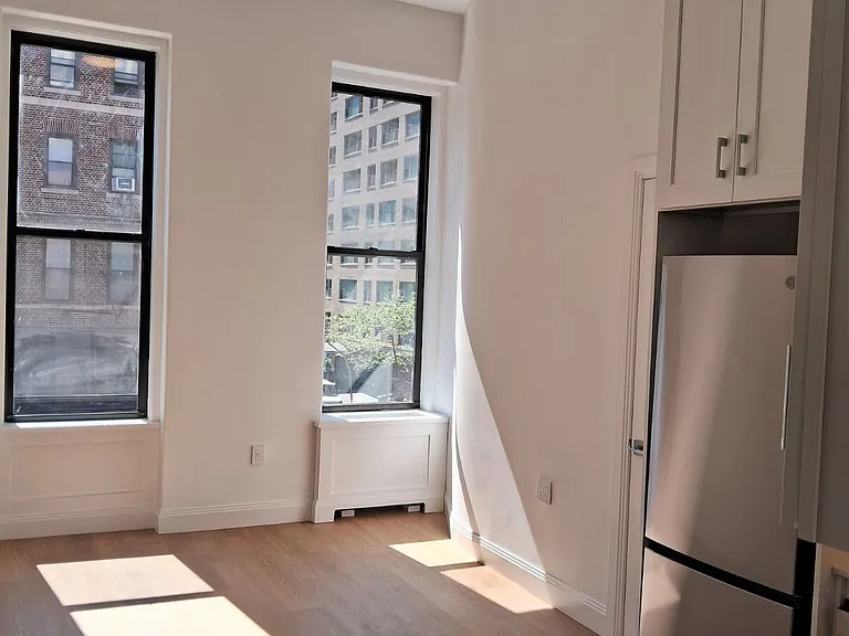784 Lexington Ave #3F — Photo 2