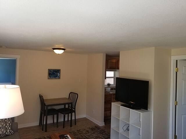 2nd image of 445 Judson St #1/2