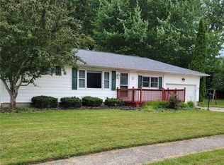 3 Sunset Dr, North Tonawanda, NY 14120