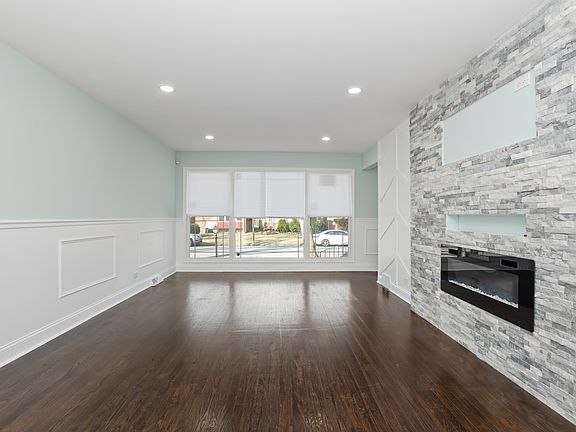 4th image of 9015 S Essex Ave