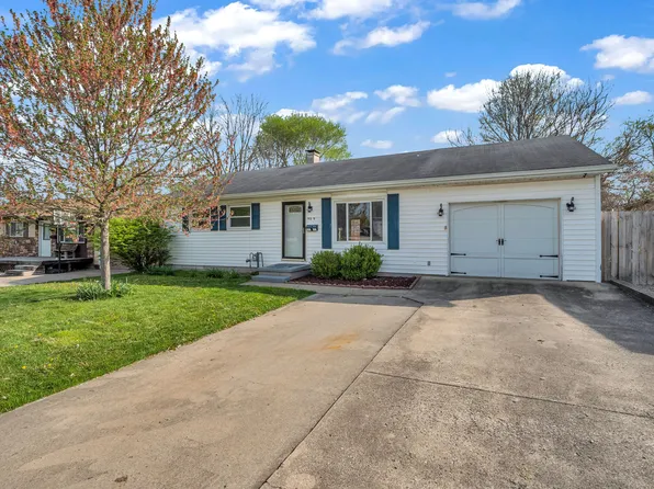 909 Hillcrest Dr, Greencastle, IN 46135