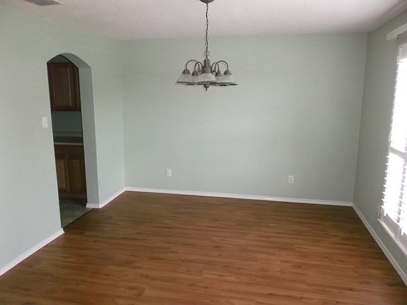 5th image of 615 Park Point