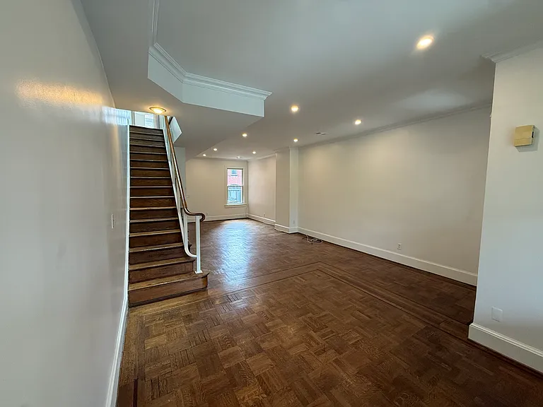 1318 Girard St NW — Photo 7