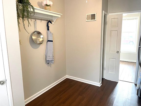 4th image of 5211 N Diversey Blvd