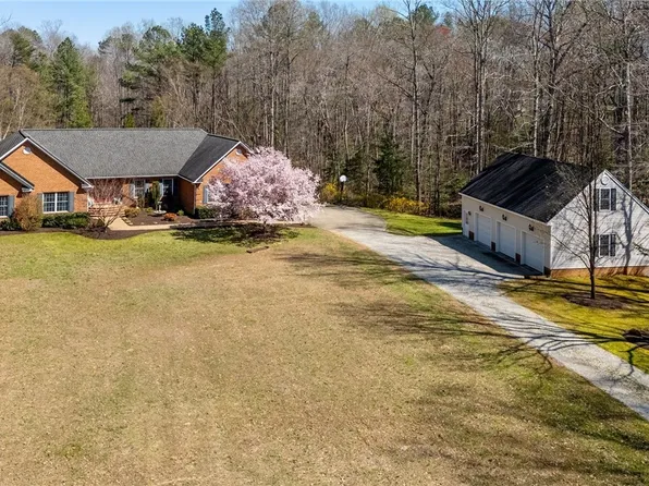 2786 Windy Hill Ln, Powhatan, VA 23139