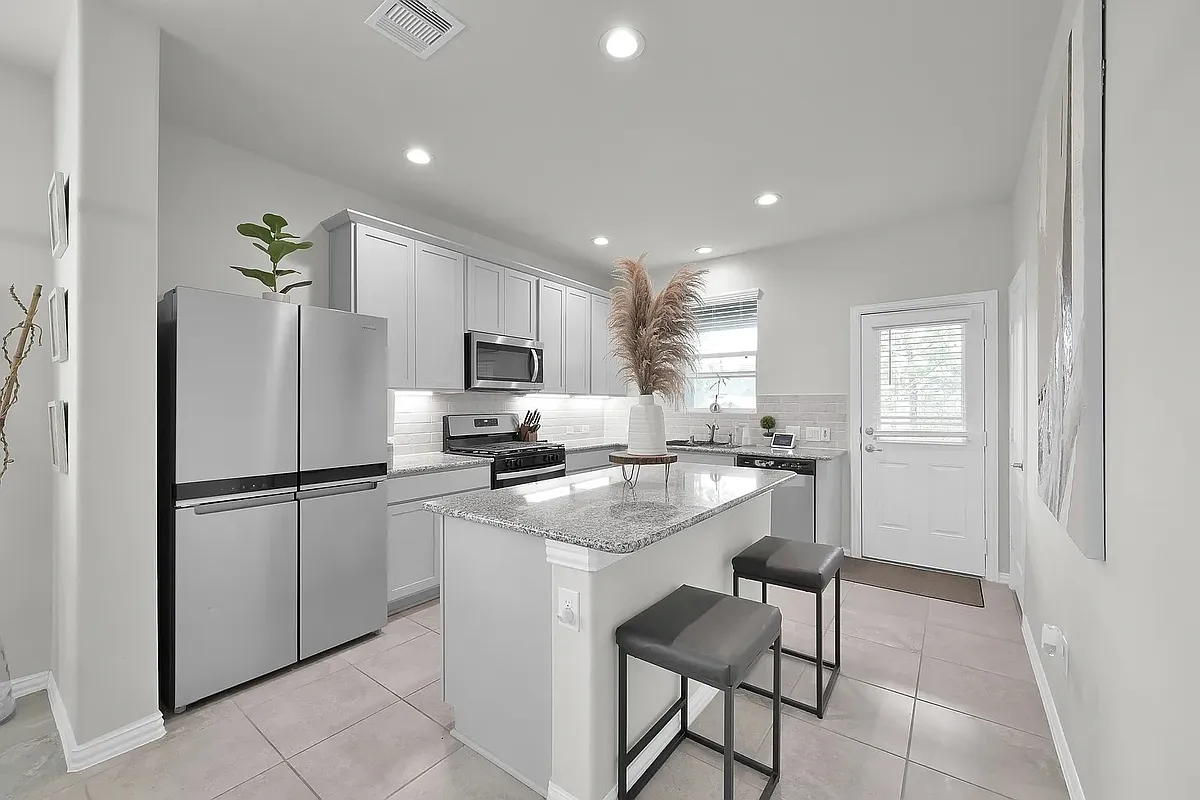Building Photo - 40558 Berylline Ln