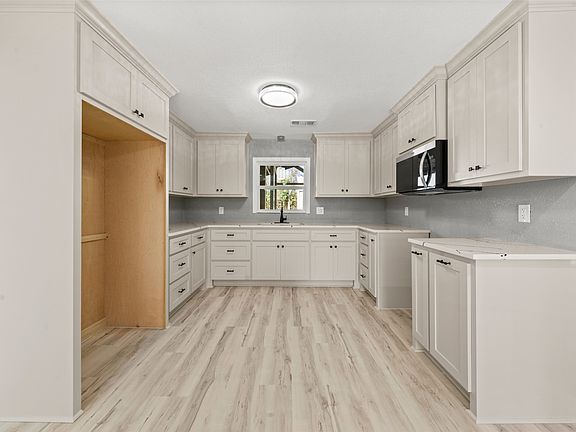 5th image of 108 9th St