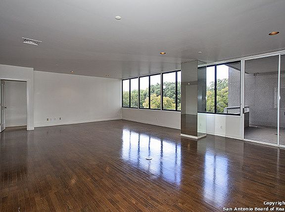 3rd image of 200 PATTERSON #204A
