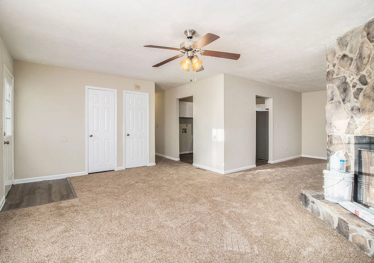 3 Bedroom 2 Bathroom House — Photo 4