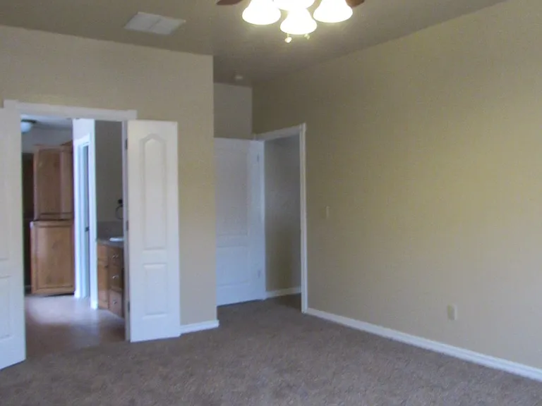 4424 NW Wolf Creek Blvd — Photo 12