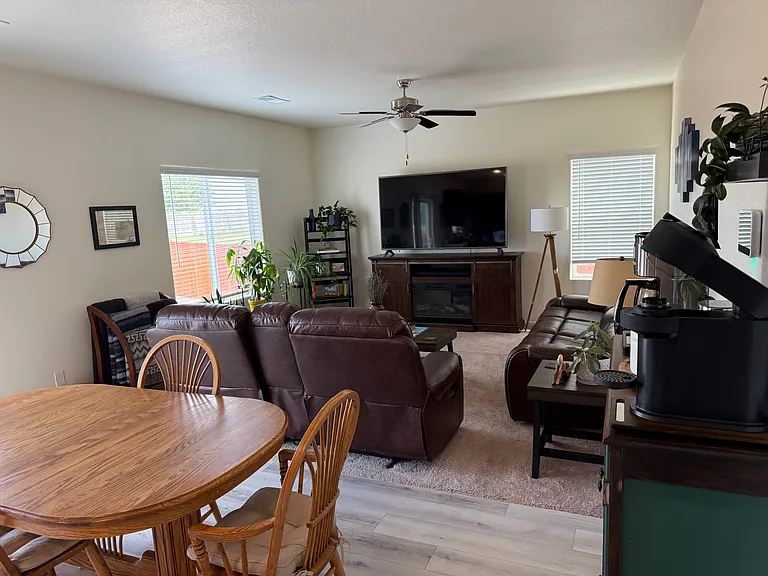 Living room/dining room