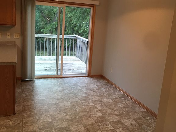 4th image of 409 W Belmont Ave