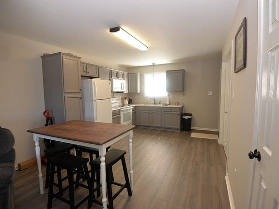 3rd image of 132 Rock Ln