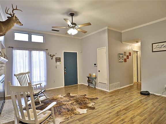 4th image of 3750 Georgetown Dr