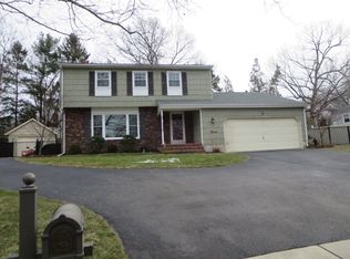 12 Emory Ct, Eatontown, NJ 07724