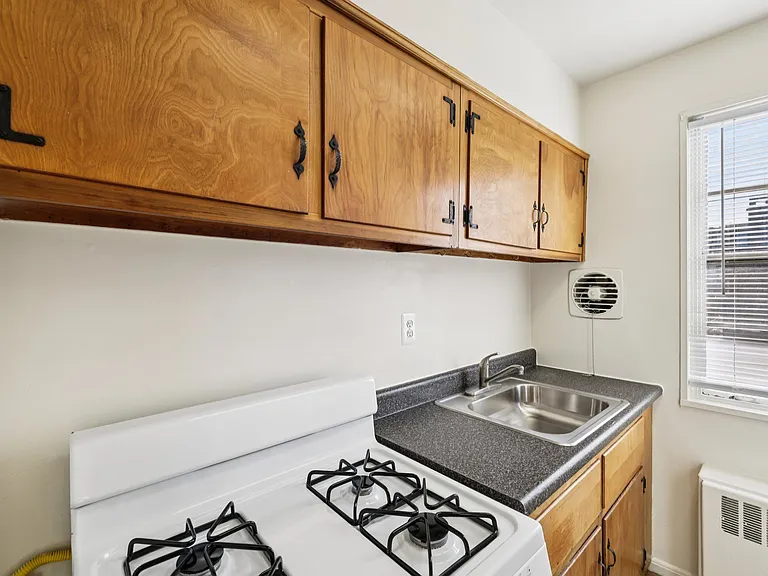 Battery Lane Apartments — Photo 42