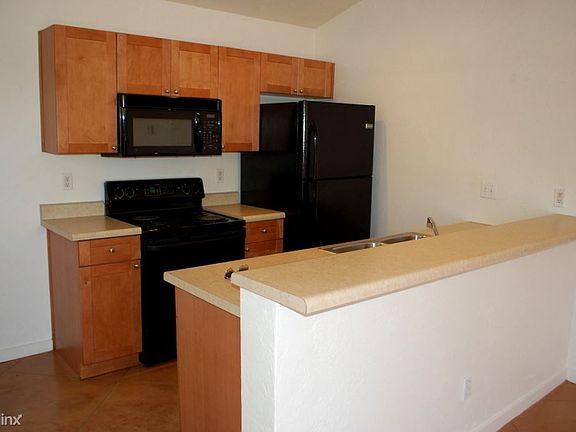 2nd image of 2910 E Seneca St #2