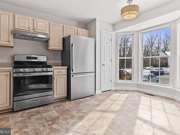 5th image of 723 Shallow Ridge Ct