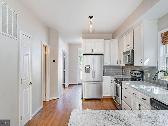 3rd image of 506 Shepherd St