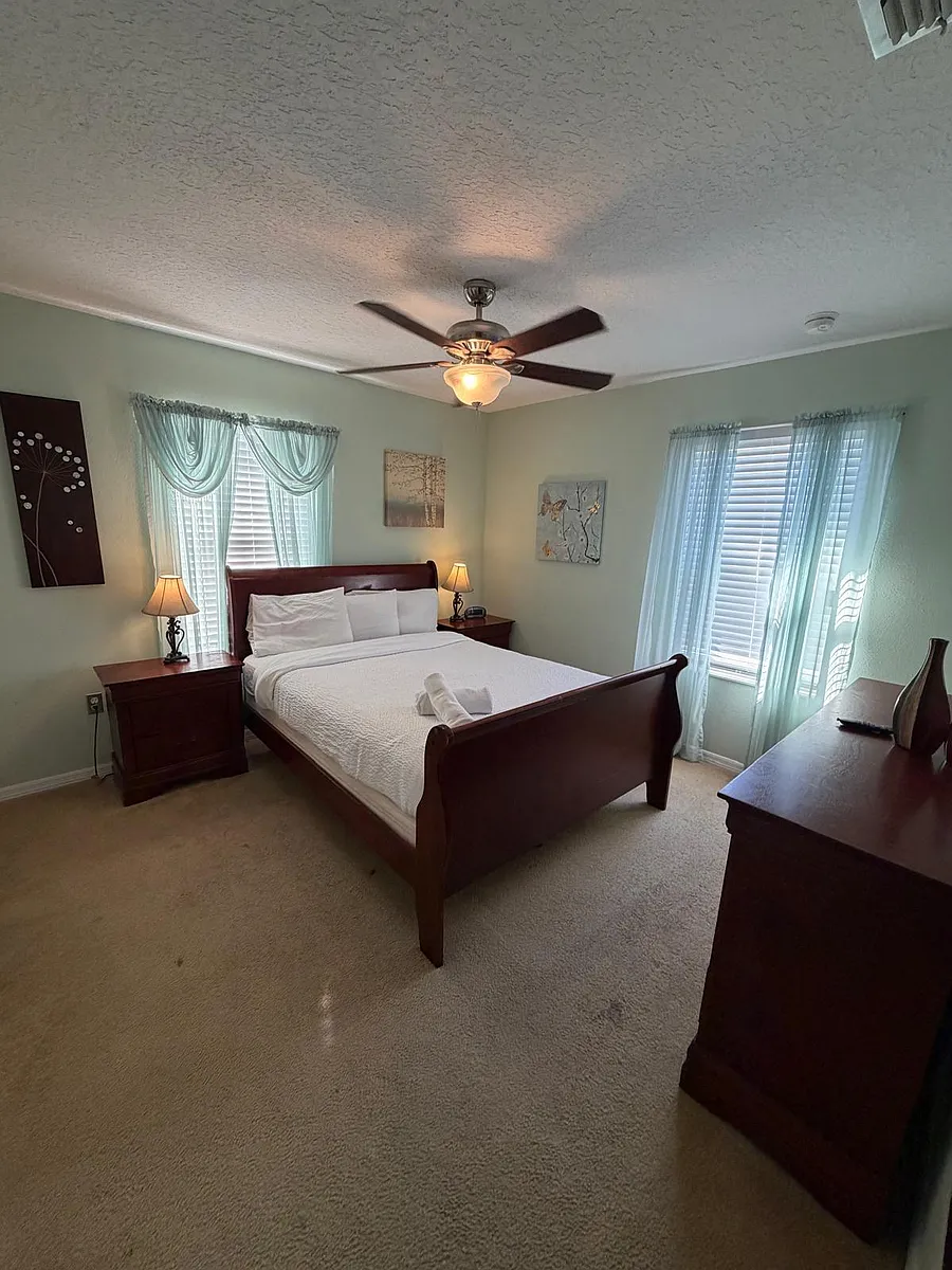 Building Photo - Willow View Dr