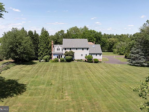 3rd image of 48 Bobbie Dr