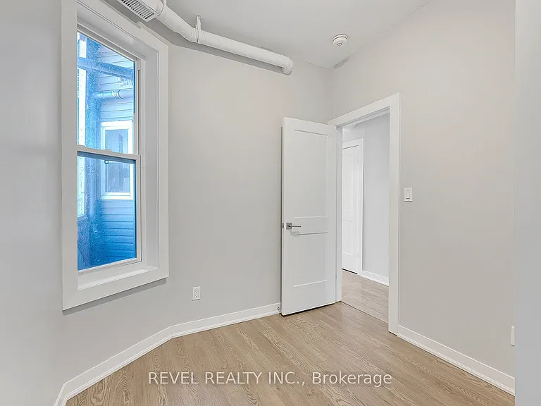 657 Barton St E #302 — Photo 22