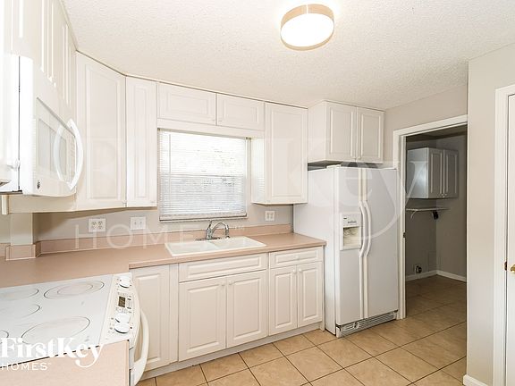 5th image of 8102 Birds Foot Ln