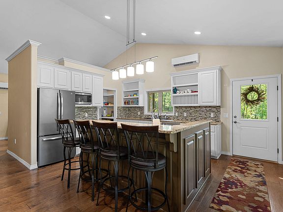 3rd image of 290 Meacham Lane