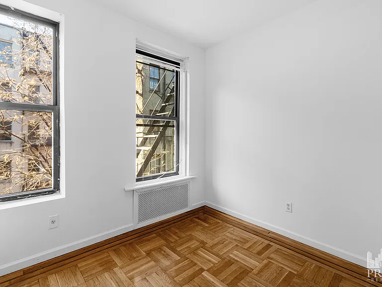 418 E 9th St #3A — Photo 6