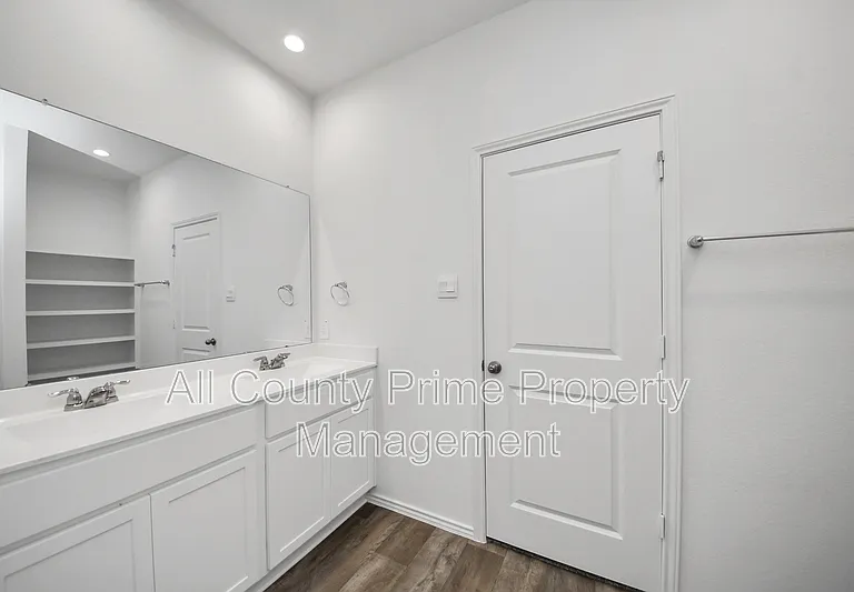 31303 Heddington Ln — Photo 13