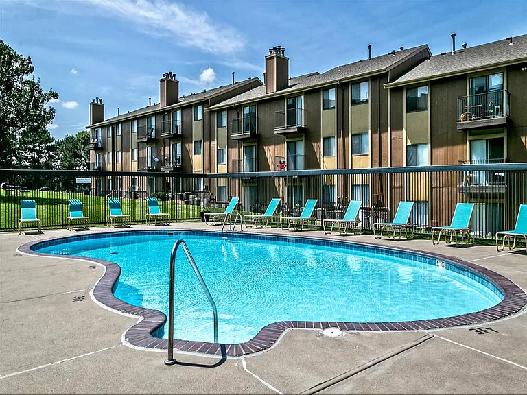 Fox Ridge Apartments — Photo 1