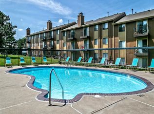 Fox Ridge Apartments, Omaha, NE 68164