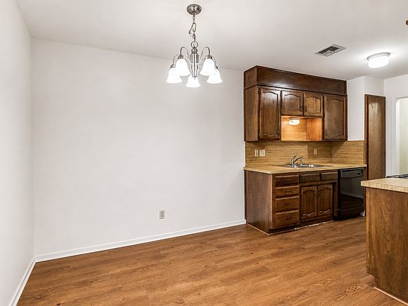 4th image of 1140 Jameson St APT B