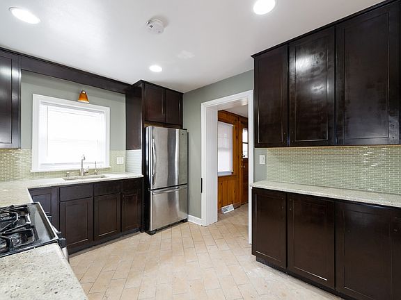 3rd image of 6856 N Lowell Ave
