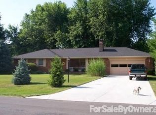 8 Fairlane Dr, Collinsville, IL 62234