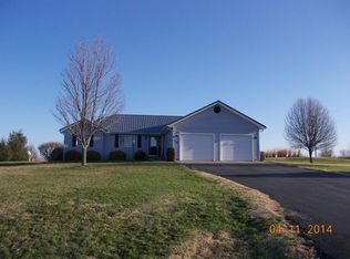 698 Pheasant Run, Dixon, IL 61021