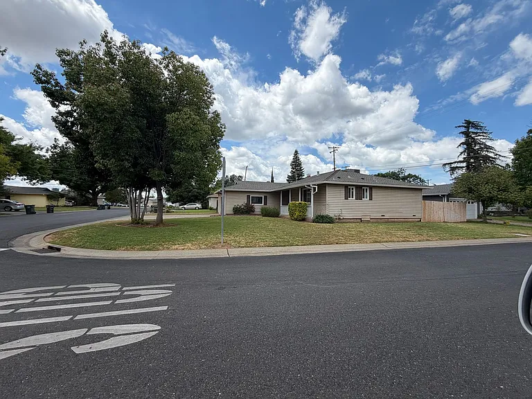 10495 Malaga Way — Photo 41