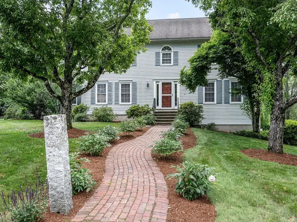 3 Indian Fern Dr, Nashua, NH 03062