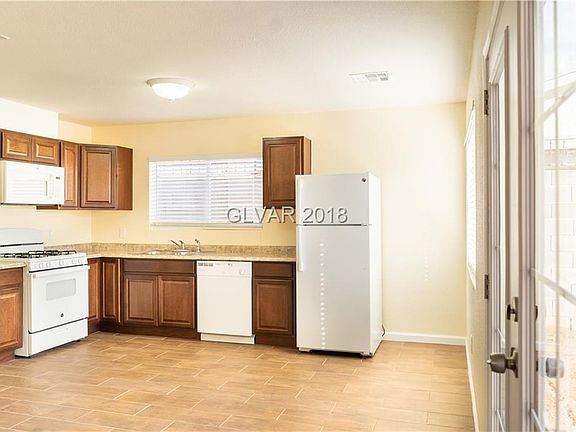 3rd image of 5418 Brady Cir