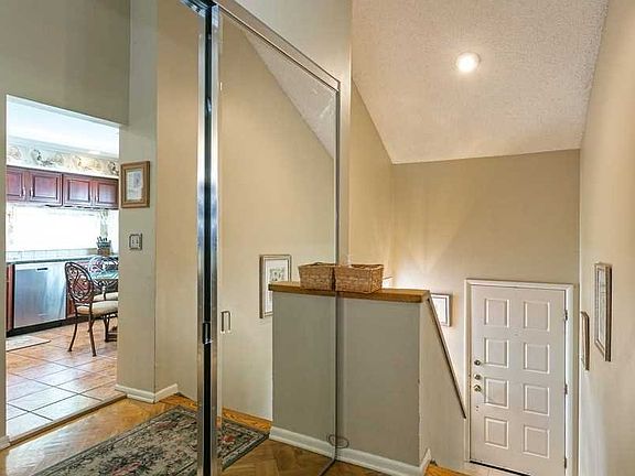 3rd image of 32 Cheshire Ln