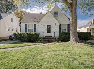 390 Canterbury Rd, Bay Village, OH 44140