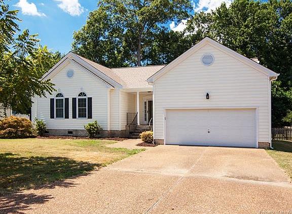 3rd image of 3905 Renick Ln