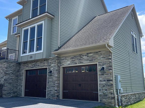 2nd image of 2238 Castlegreen Dr