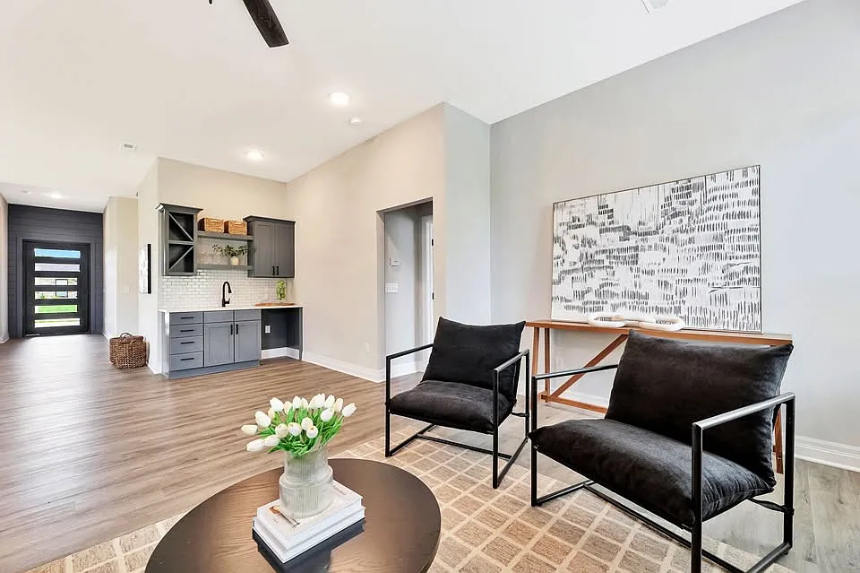 4658 West Emerald Bay Court - 1 — Photo 4