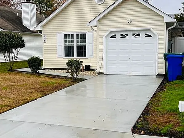375 Pear Ridge Cir, Newport News, VA 23602