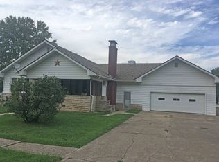 120 W Jefferson St, Geff, IL 62842