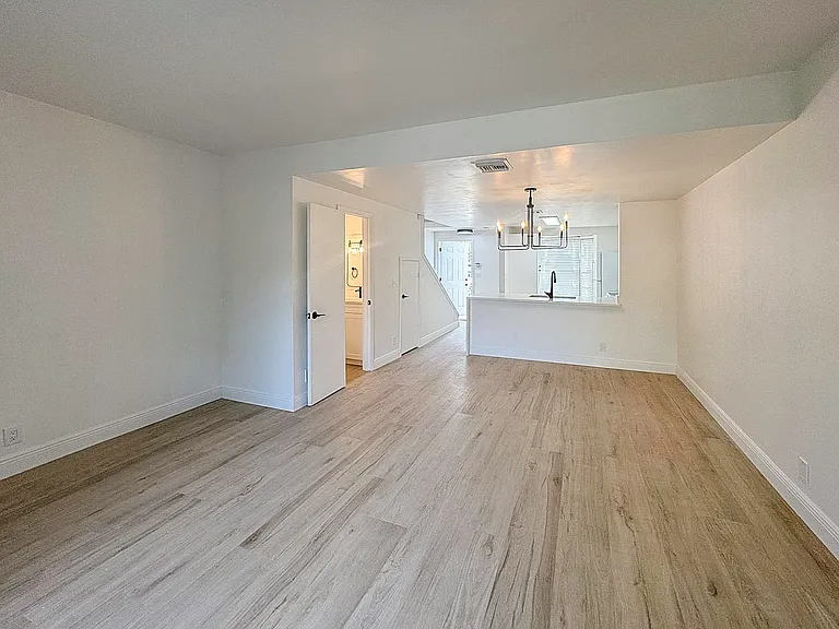 153 SW 3rd St — Photo 9